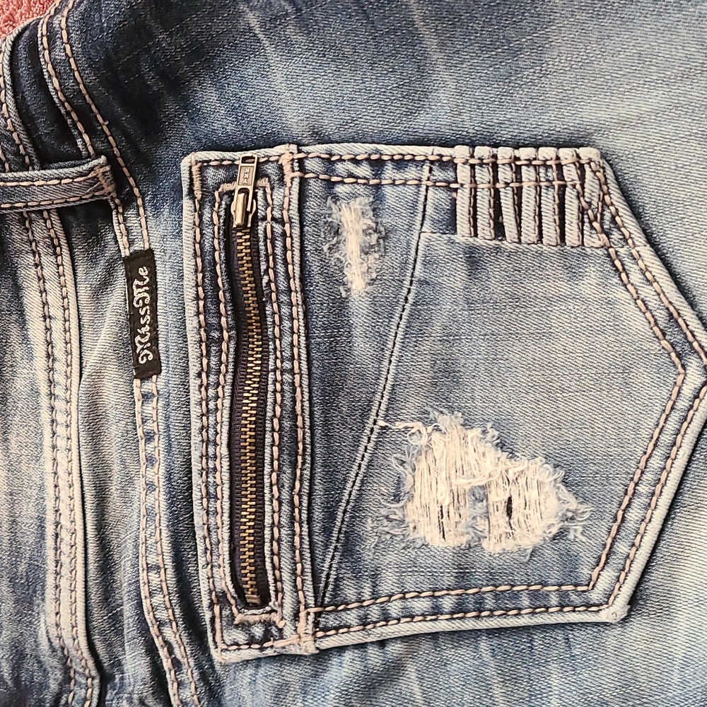 .iss Me destructed size 30 jeans